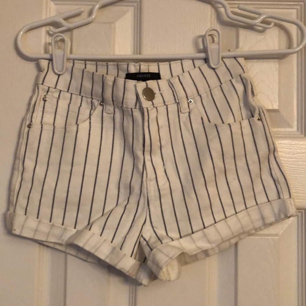 New Forever 21 white denim pinstriped shorts